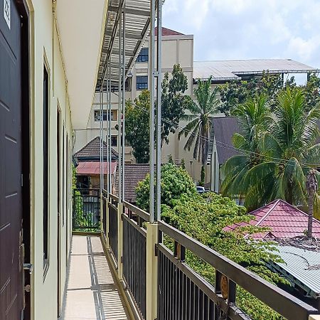 Urbanview Hotel Kharisma Banjarmasin バンジ ャ ルマシン エクステリア 写真