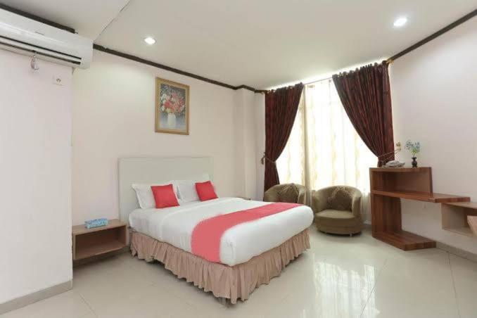 Urbanview Hotel Kharisma Banjarmasin バンジ ャ ルマシン エクステリア 写真