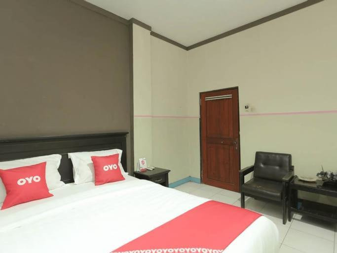 Urbanview Hotel Kharisma Banjarmasin バンジ ャ ルマシン エクステリア 写真