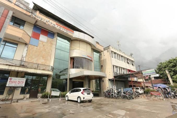 Urbanview Hotel Kharisma Banjarmasin バンジ ャ ルマシン エクステリア 写真