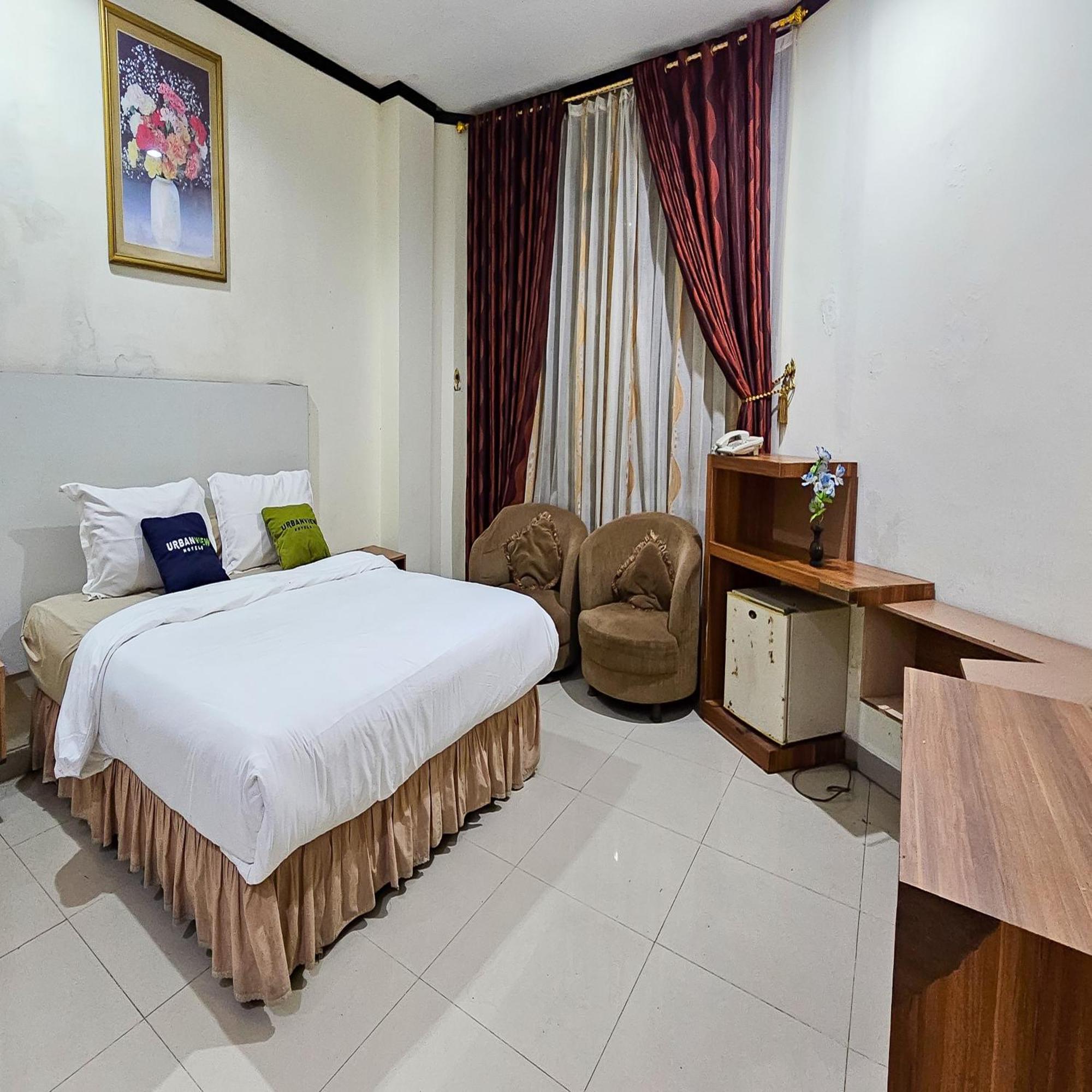 Urbanview Hotel Kharisma Banjarmasin バンジ ャ ルマシン エクステリア 写真