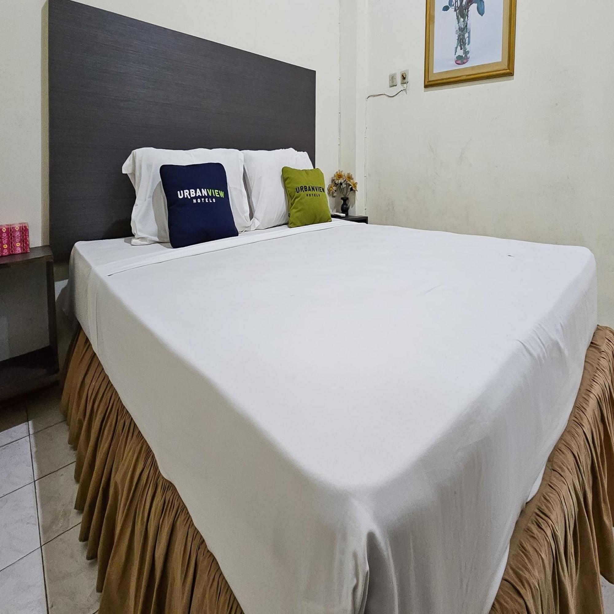Urbanview Hotel Kharisma Banjarmasin バンジ ャ ルマシン エクステリア 写真