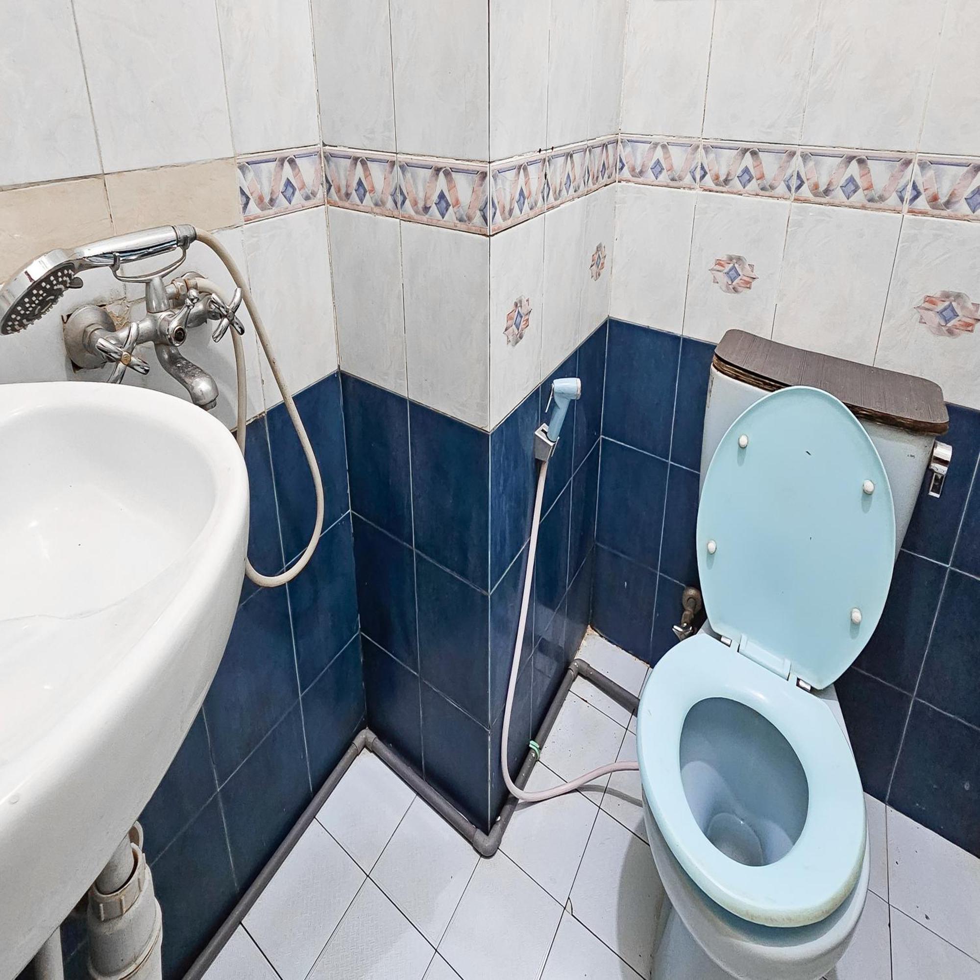 Urbanview Hotel Kharisma Banjarmasin バンジ ャ ルマシン エクステリア 写真